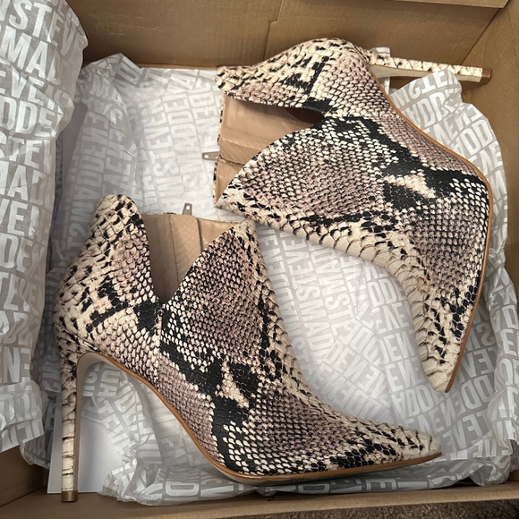 Steve Madden snake skin ankle booties! Perfect for any season 💃 - Picture 1 of 8